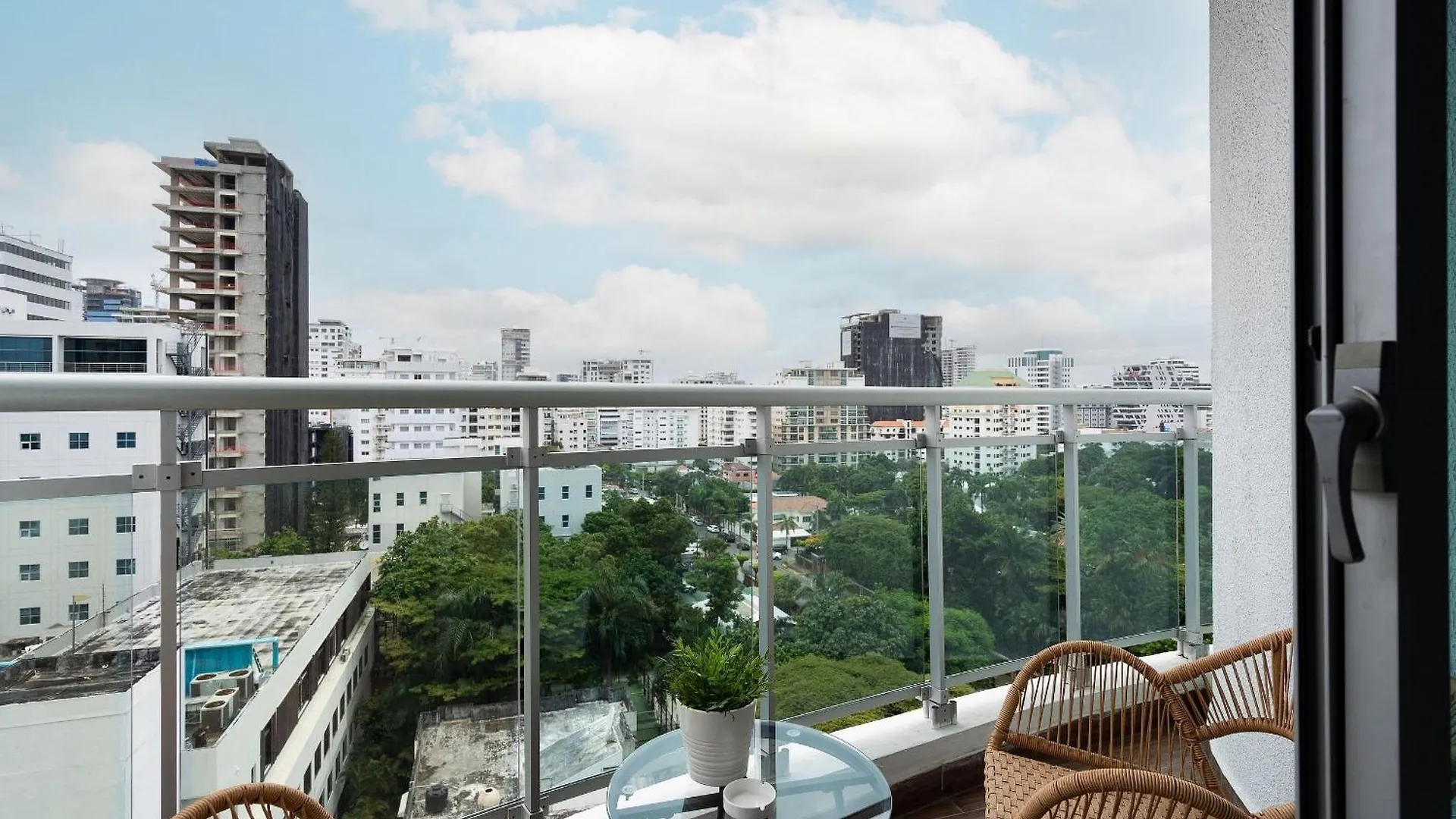Armonia 24 Suites By Yellowkey Los Prados