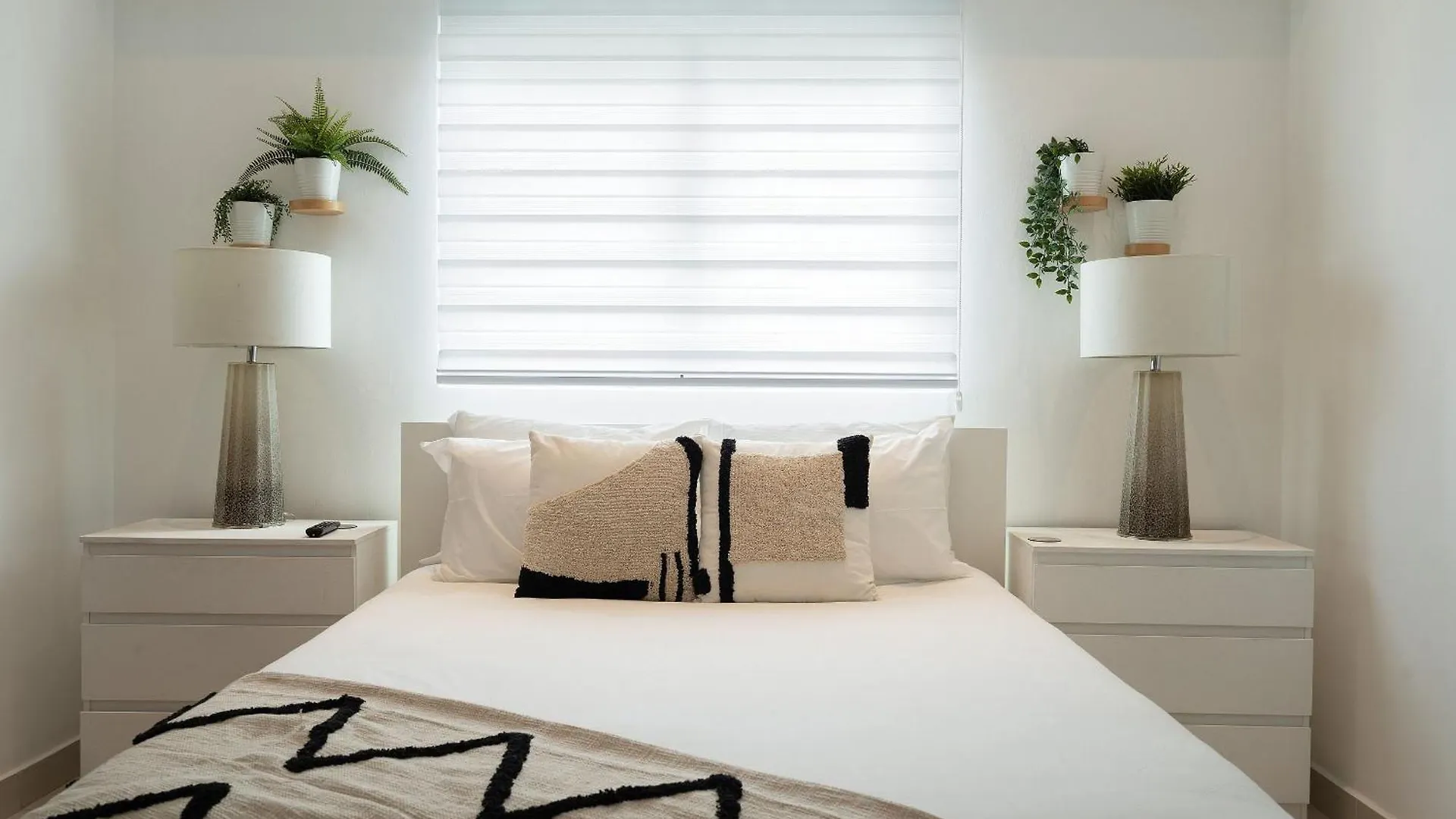 Armonia 24 Suites By Yellowkey Los Prados