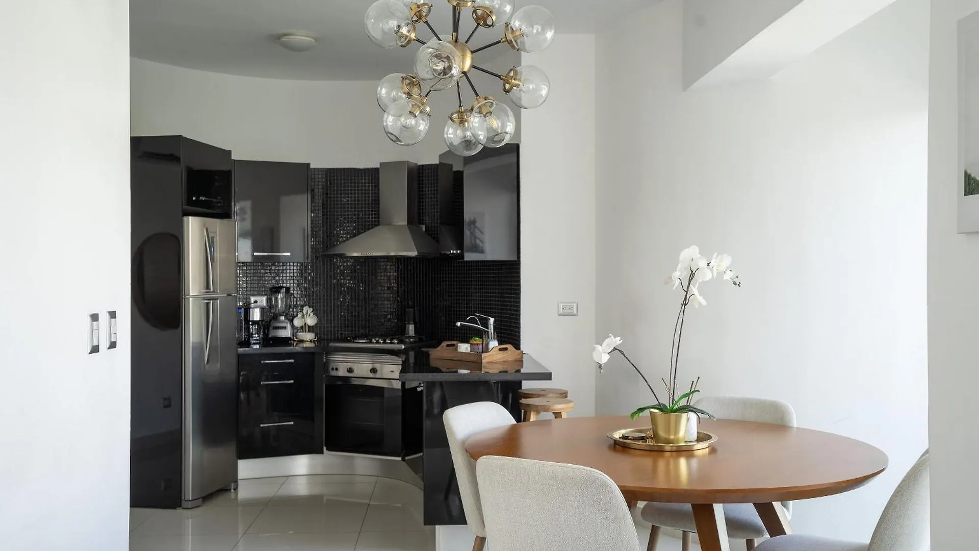 Armonia 24 Suites By Yellowkey Los Prados